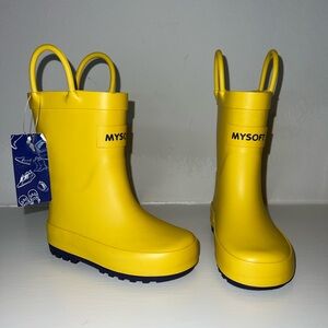 NWT Toddler/Kids Rain Boots with Easy on Handles